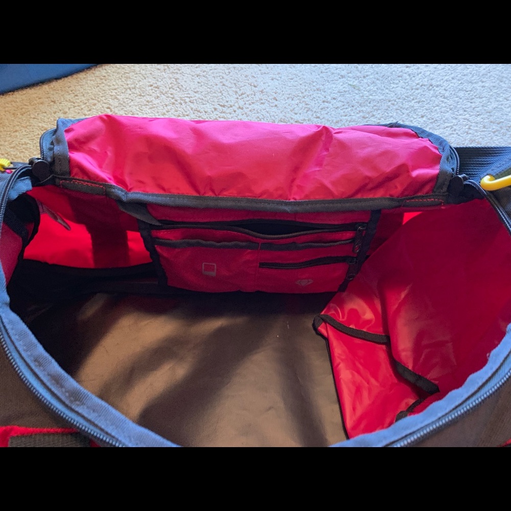 Dufflebag - Picture 4 of 6